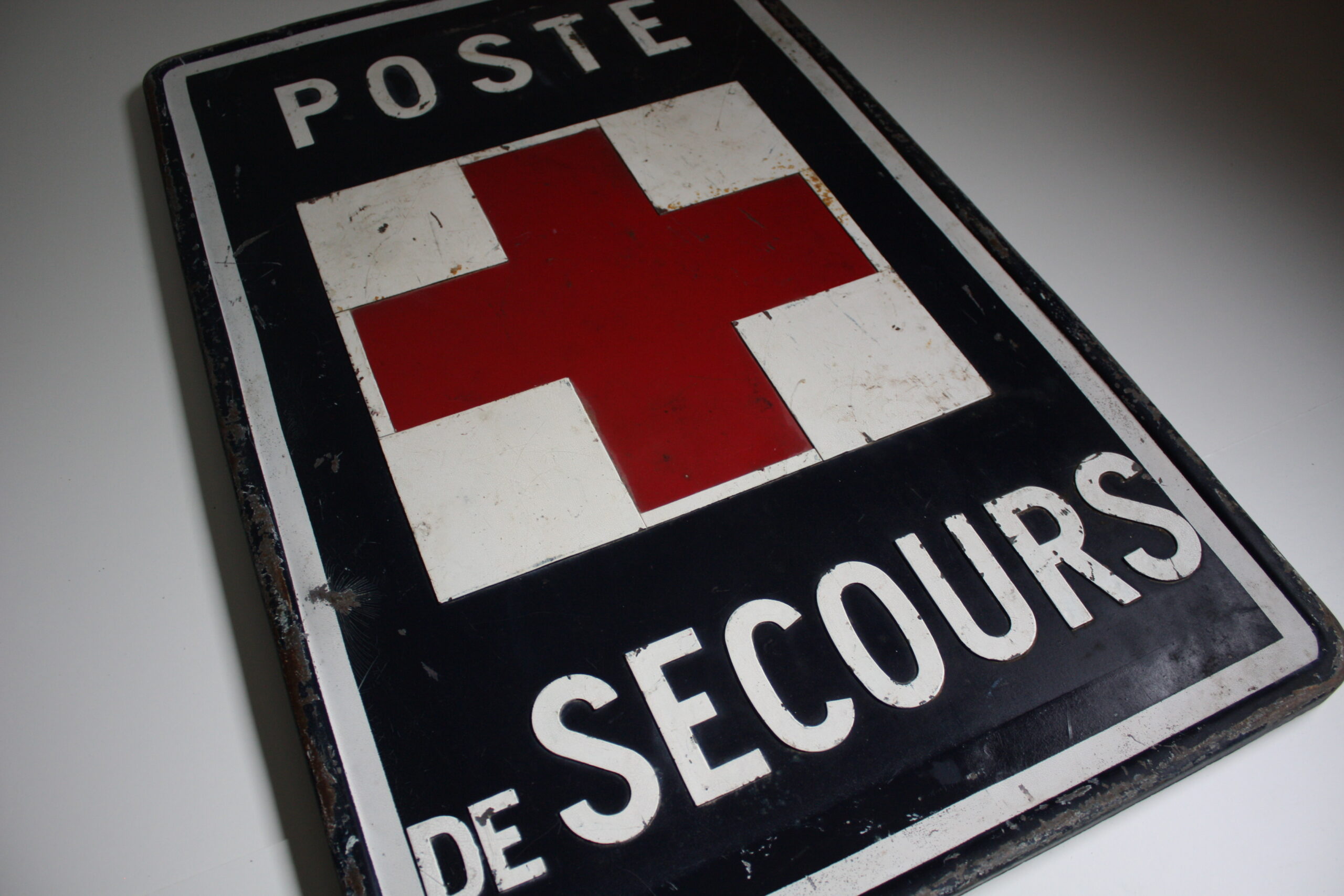 Plaque peinte | Poste de secours