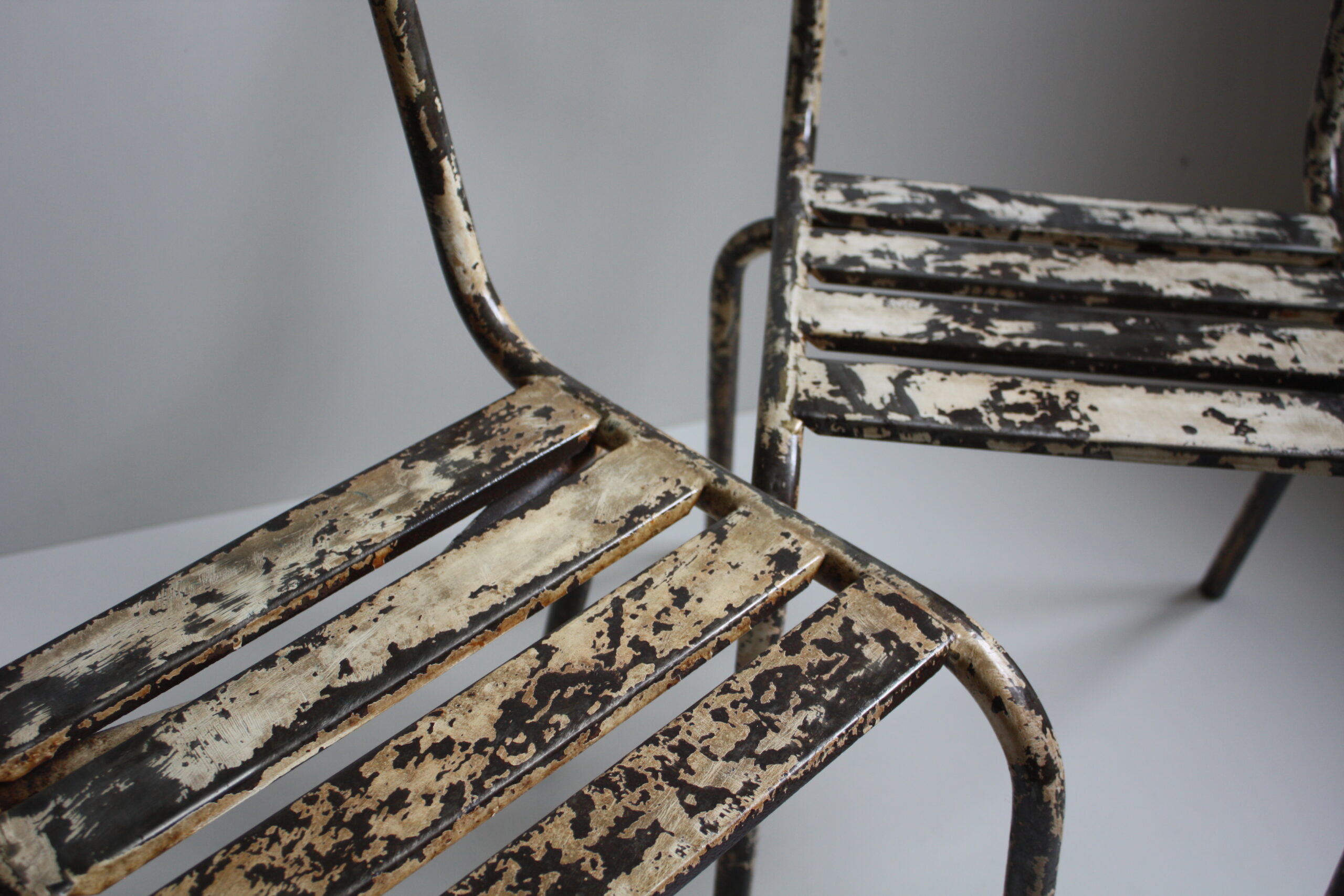 Paire de chaises en métal